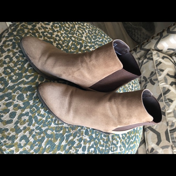 Light brown “call it spring” booties - Picture 2 of 8